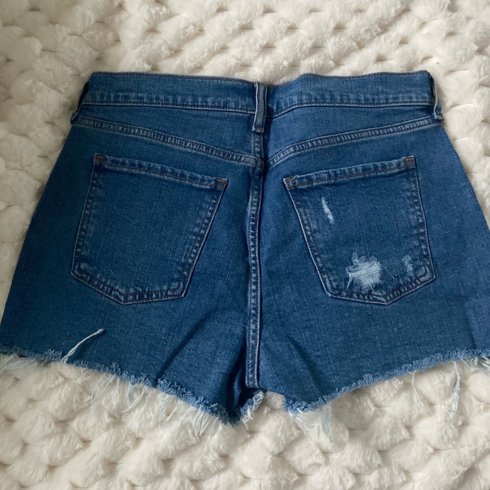 Old navy Women’s jean shorts - Picture 2 of 2